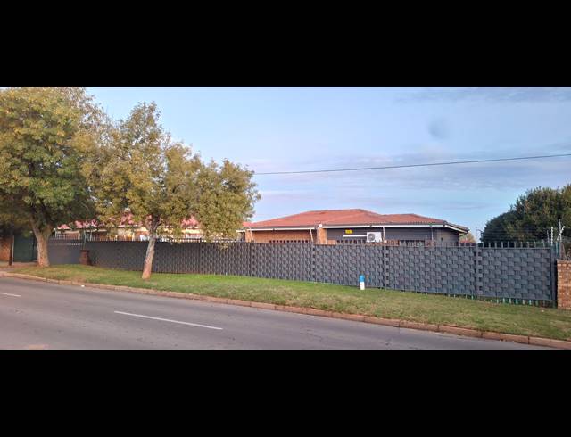 3 bed property to rent in FLORIDA